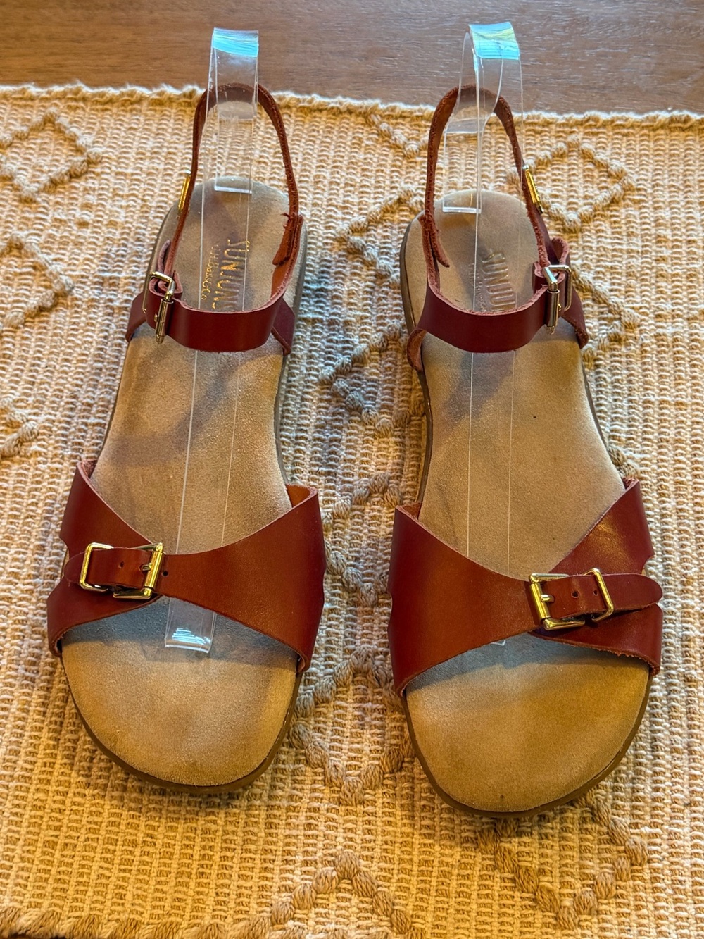 Sunjuns by Bass Red Leather Buckle Sandals - size 9